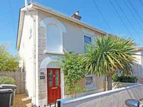 BOURNECOAST - Lovely Two Bedroom VICTORIAN HOLIDAY HOME - GARDEN - WIFI - HB8500